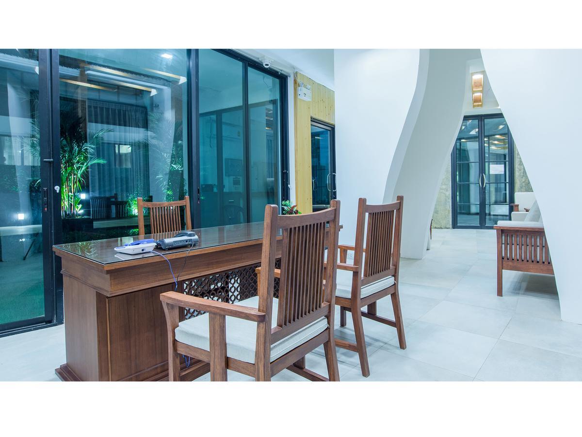B2 Mae Hong Son Premier Hotel Esterno foto